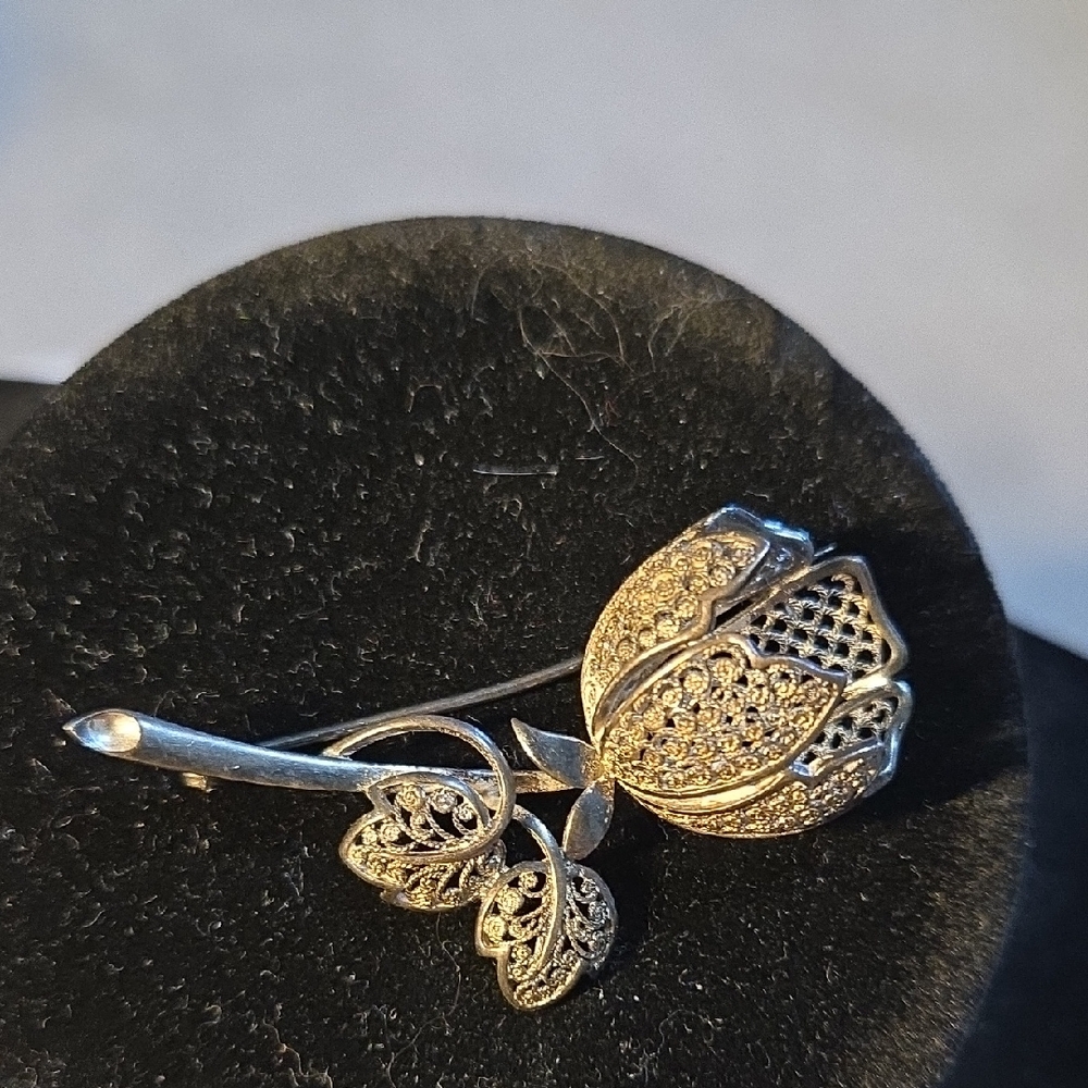 Elegant Silver Floral Brooch